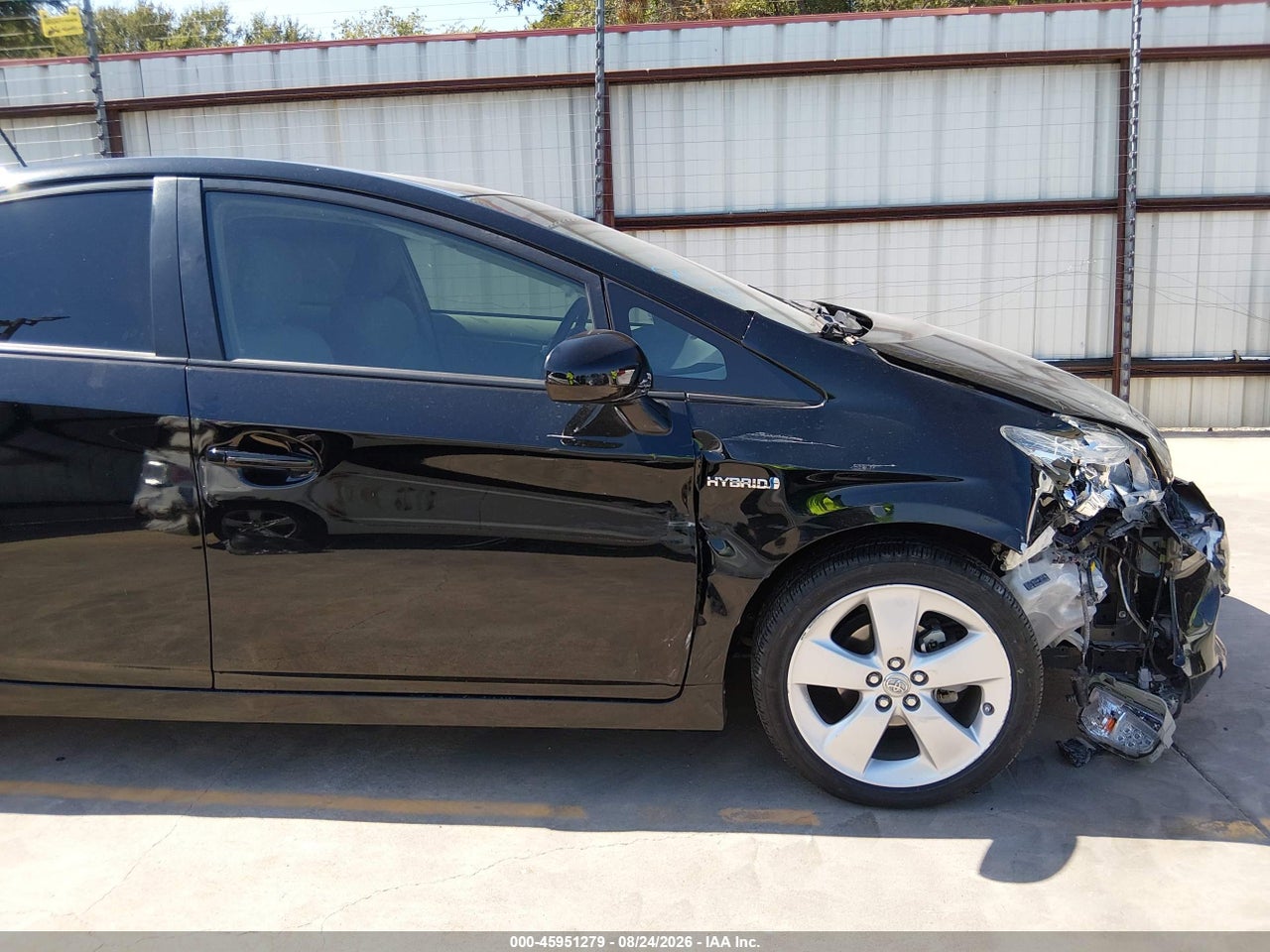 2015 TOYOTA PRIUS FIVE · 6/8