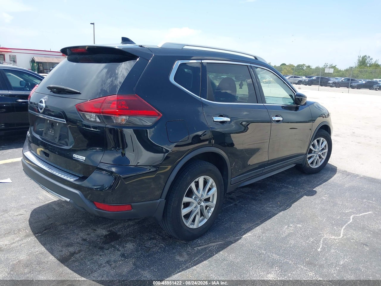2019 NISSAN ROGUE S · 4/11