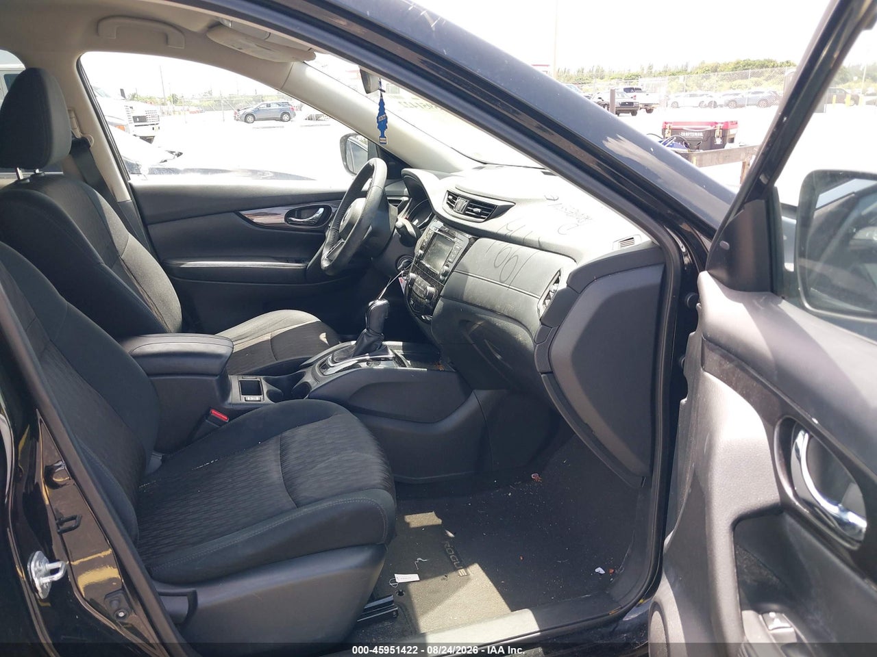 2019 NISSAN ROGUE S · 5/11