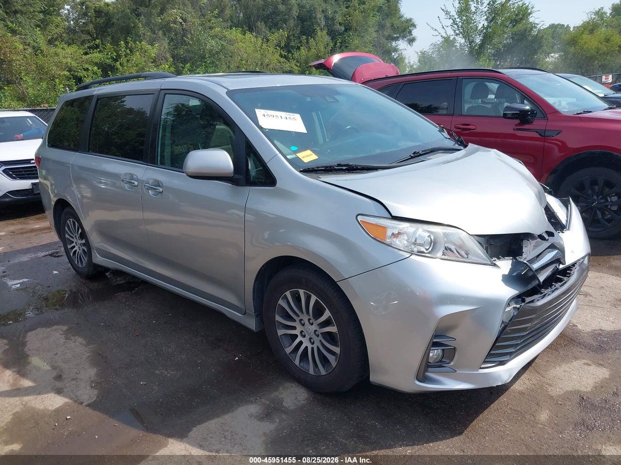 2020 TOYOTA SIENNA XLE
