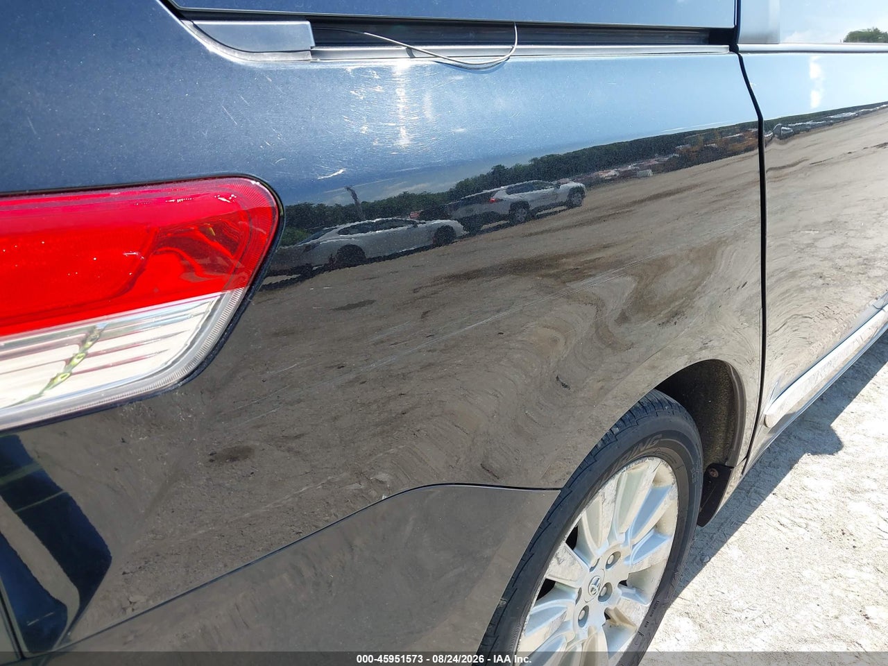 2011 TOYOTA SIENNA XLE · 6/11