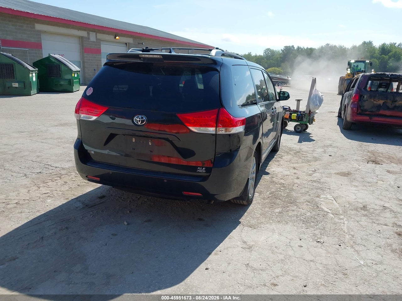2011 TOYOTA SIENNA XLE · 4/11