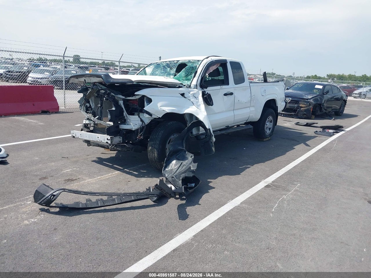 2017 TOYOTA TACOMA SR · 2/4