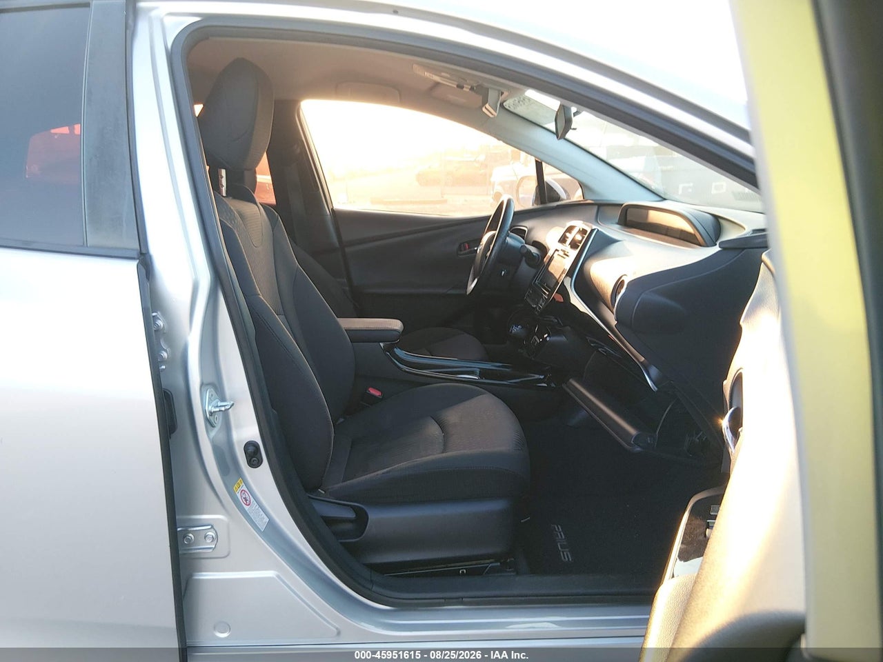 2016 TOYOTA PRIUS THREE · 5/11