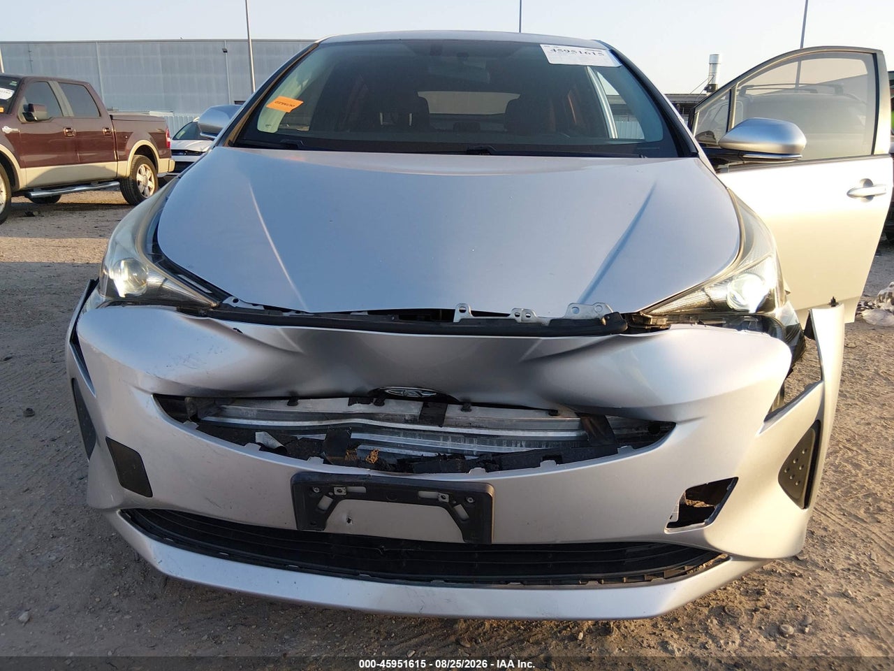 2016 TOYOTA PRIUS THREE · 6/11