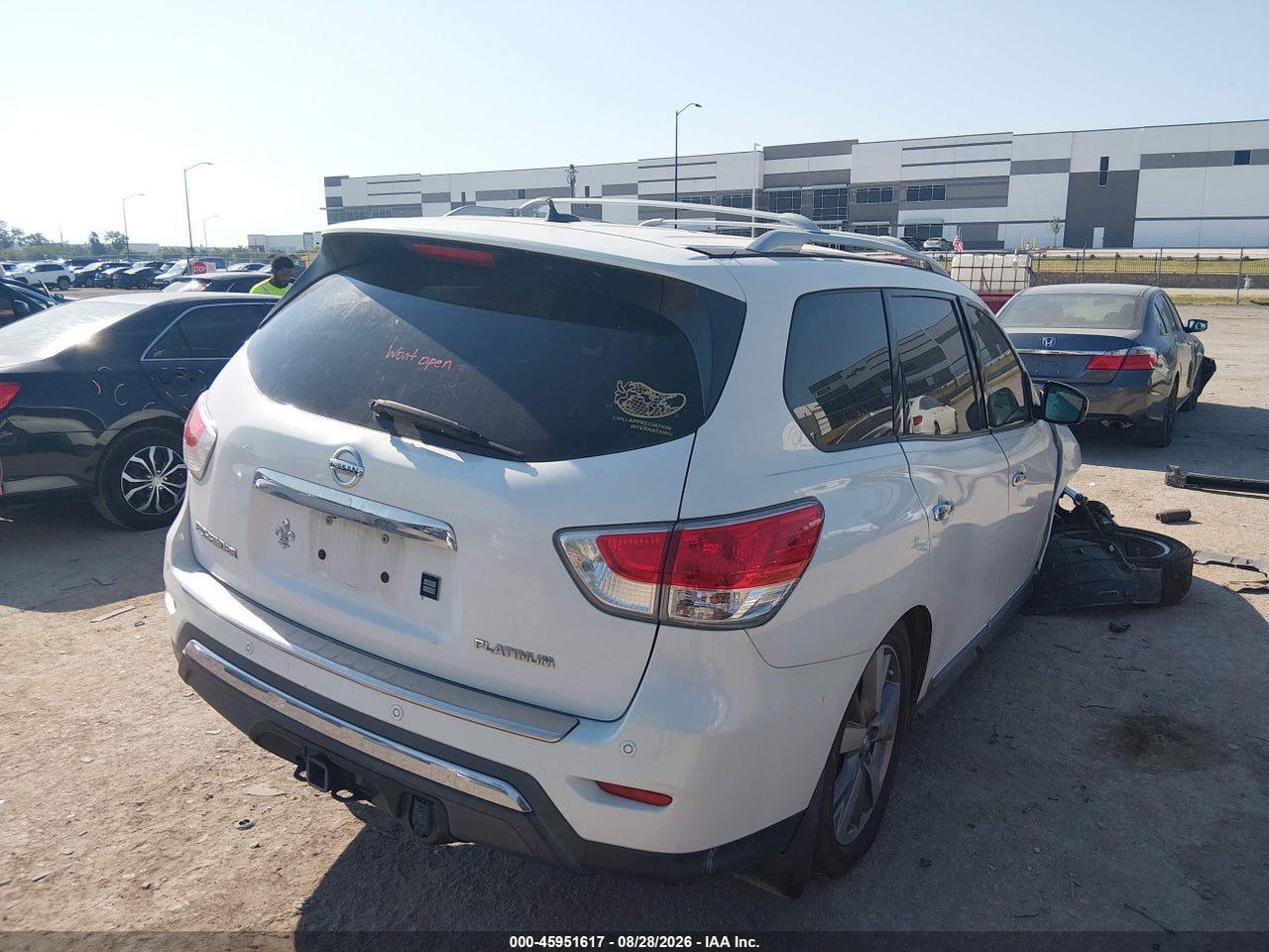 2013 NISSAN PATHFINDER PLATINUM · 4/11