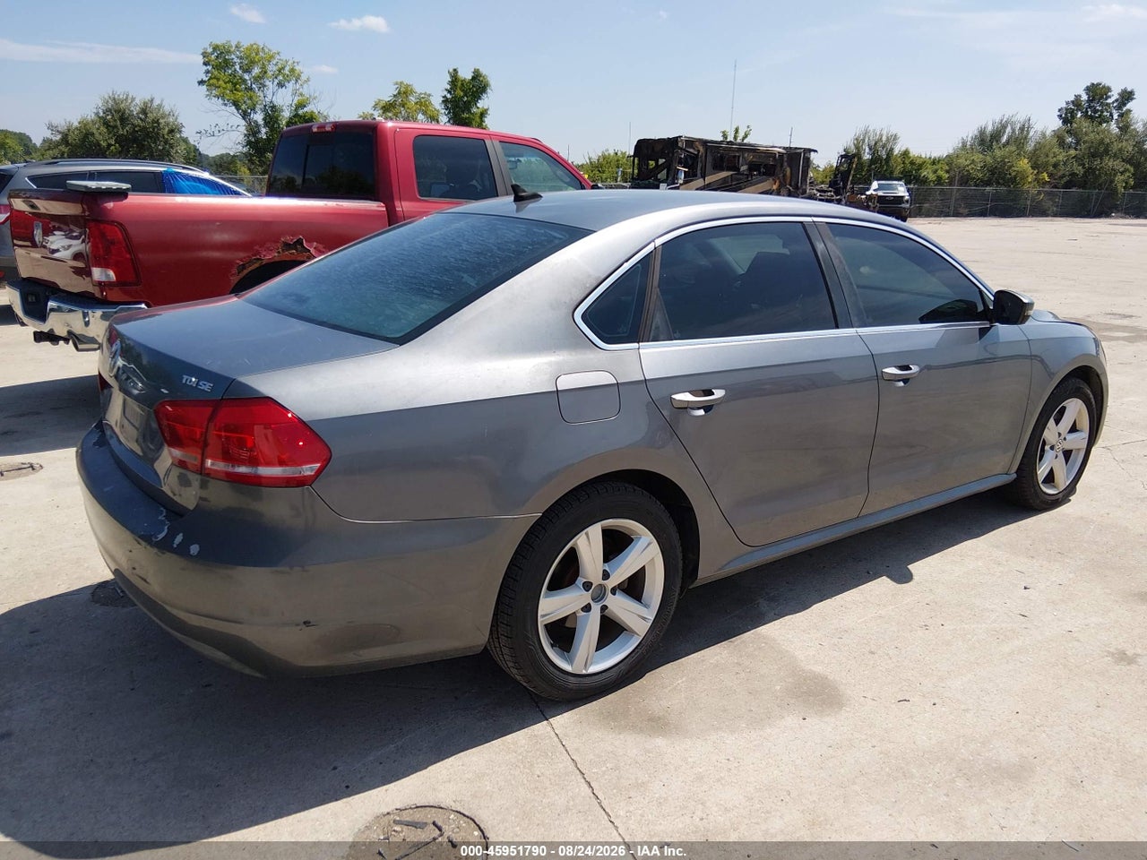 2013 VOLKSWAGEN PASSAT 2.0L TDI SE · 4/11