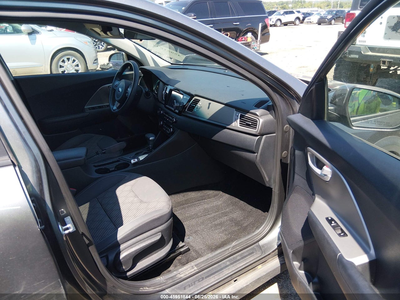 2017 KIA NIRO LX · 5/11