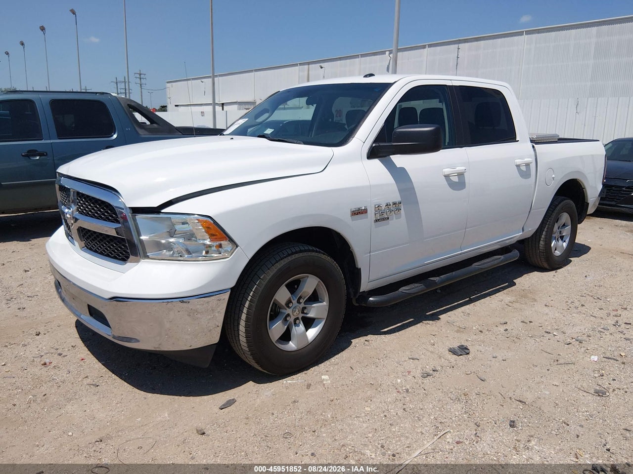 2021 RAM 1500 CLASSIC SLT  4X4 5'7 BOX · 2/11