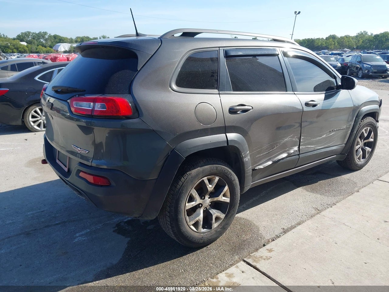 2016 JEEP CHEROKEE TRAILHAWK · 4/11