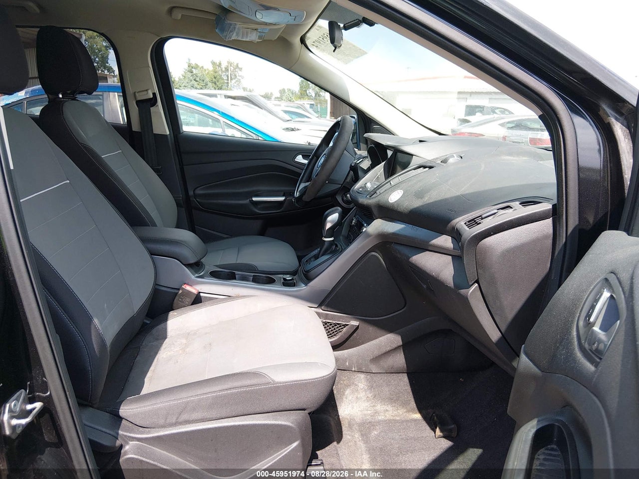2015 FORD ESCAPE SE · 5/11