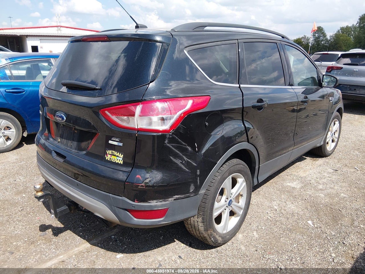 2015 FORD ESCAPE SE · 4/11