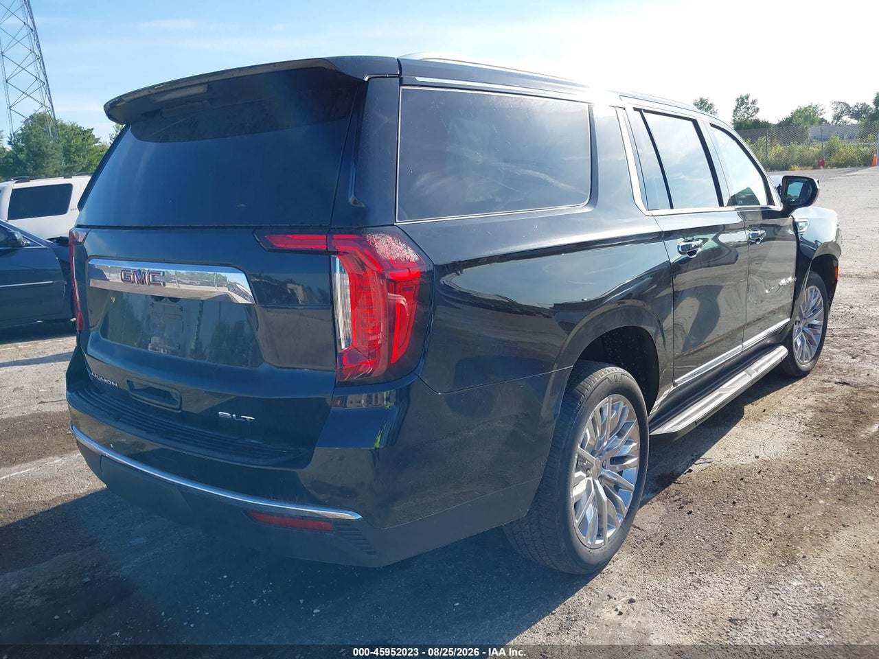 2023 GMC YUKON XL 4WD SLT · 4/11