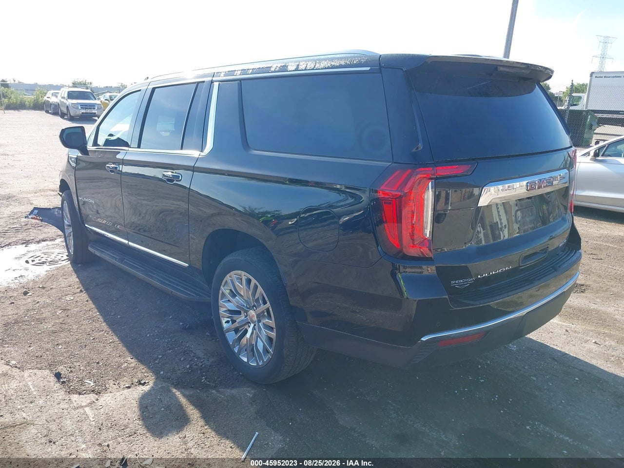 2023 GMC YUKON XL 4WD SLT · 3/11