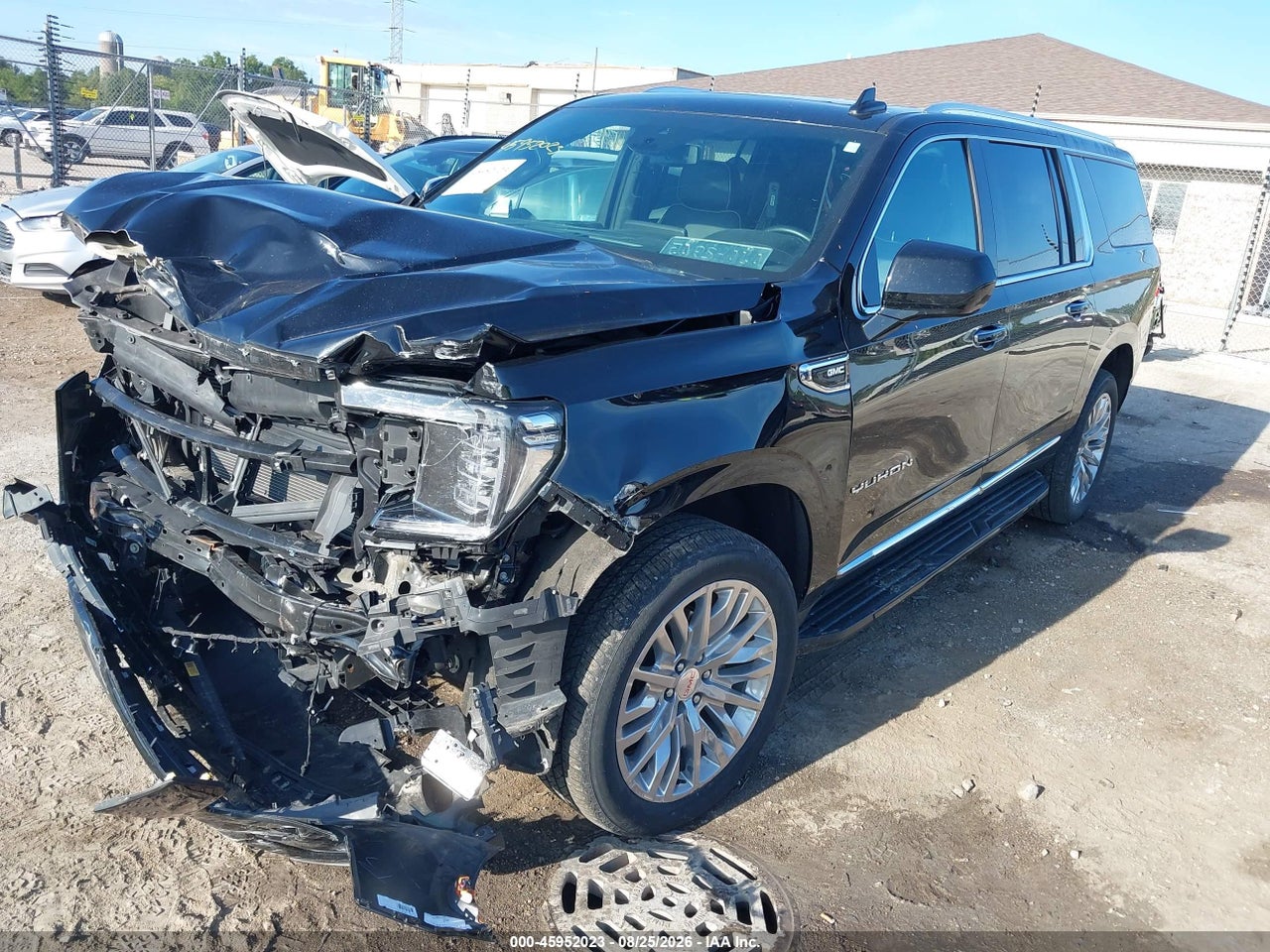 2023 GMC YUKON XL 4WD SLT · 2/11