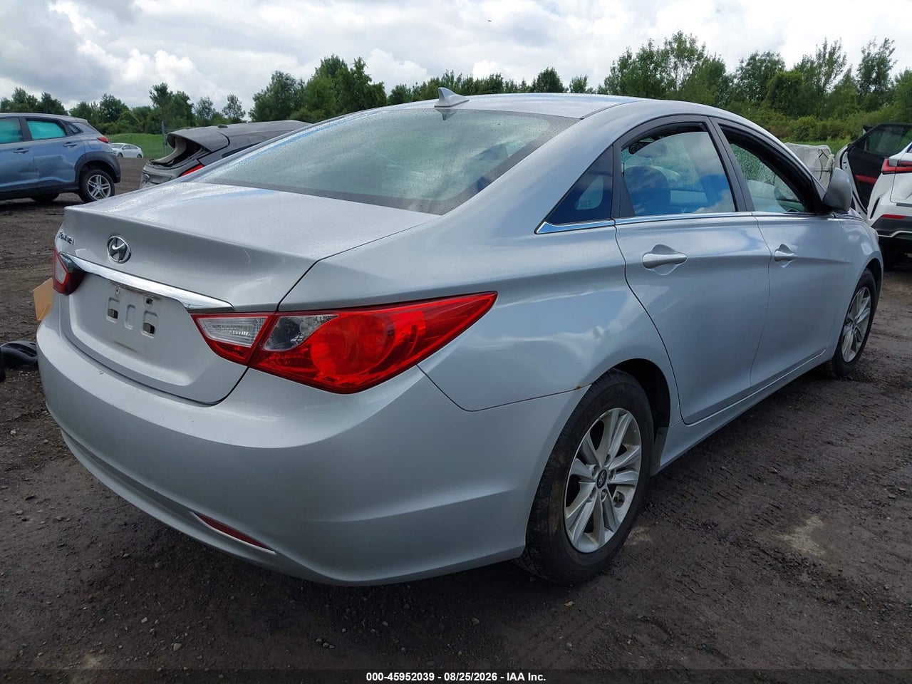 2013 HYUNDAI SONATA GLS · 4/10