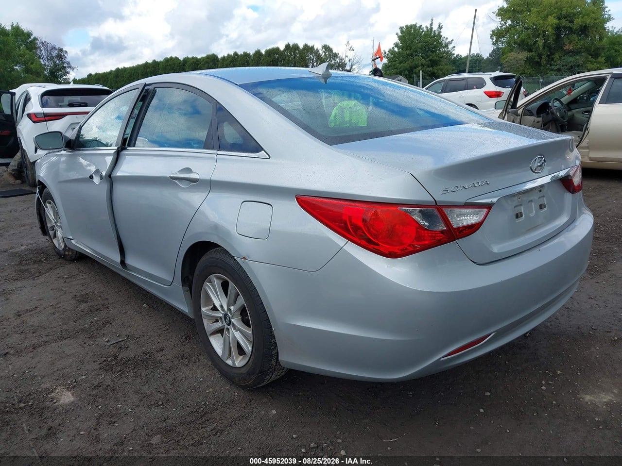 2013 HYUNDAI SONATA GLS · 3/10
