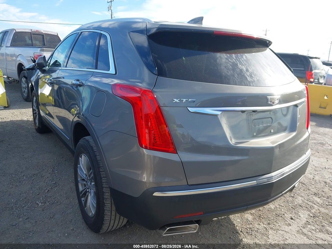 2017 CADILLAC XT5 LUXURY · 3/11
