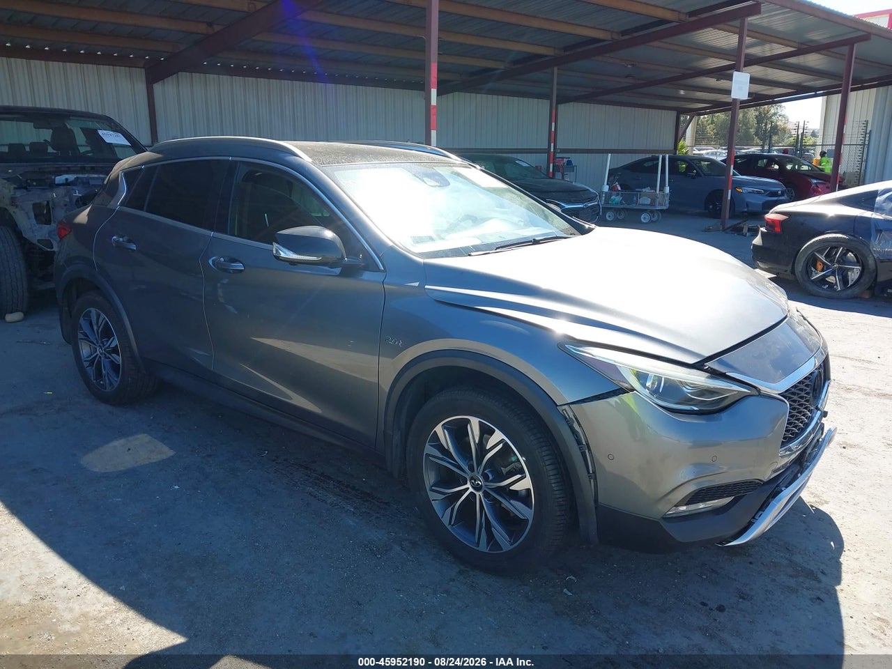 SJKCH5CR7JA****** · 2018 INFINITI QX30 PREMIUM