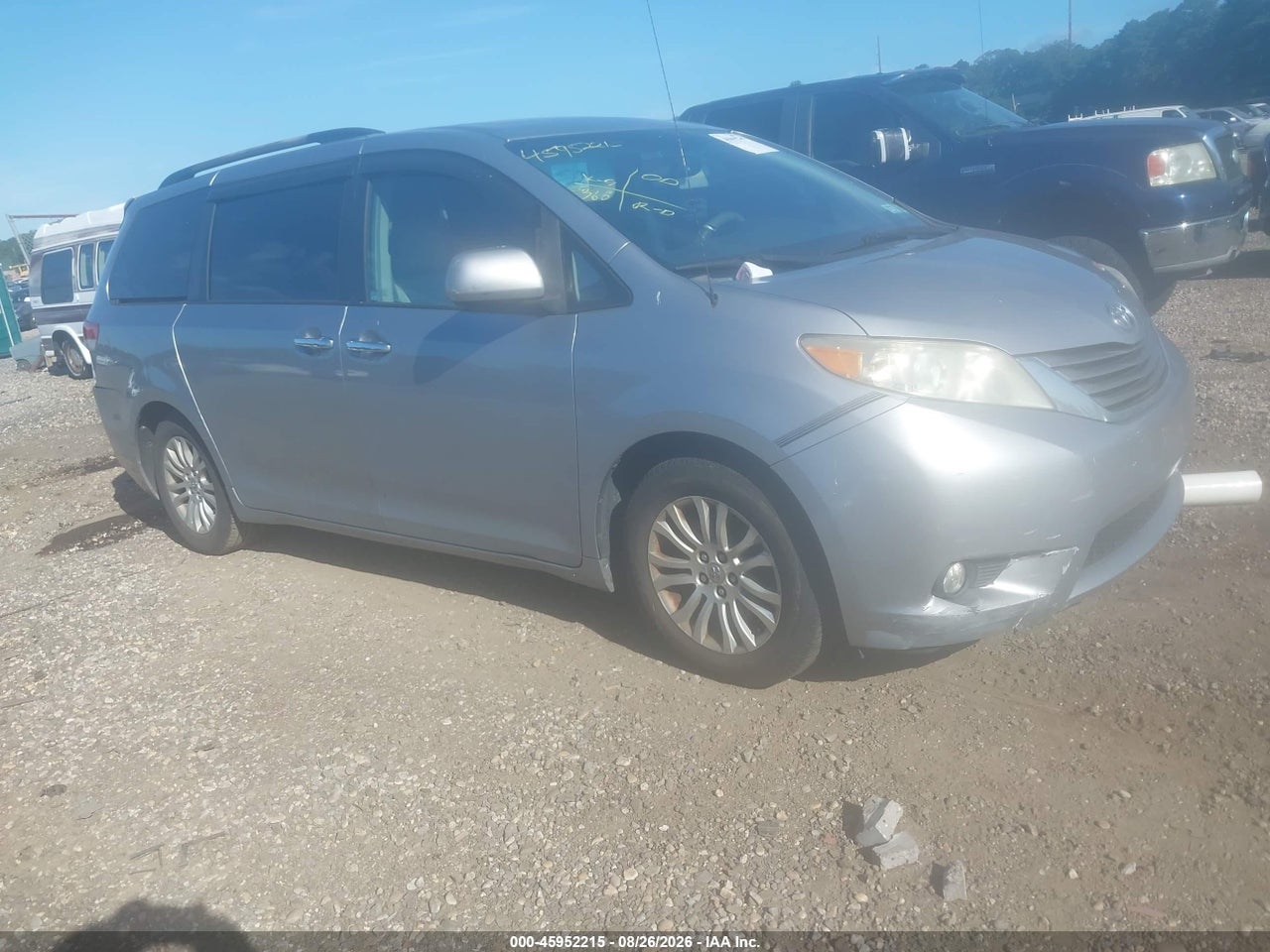 2012 TOYOTA SIENNA XLE V6 8 PASSENGER