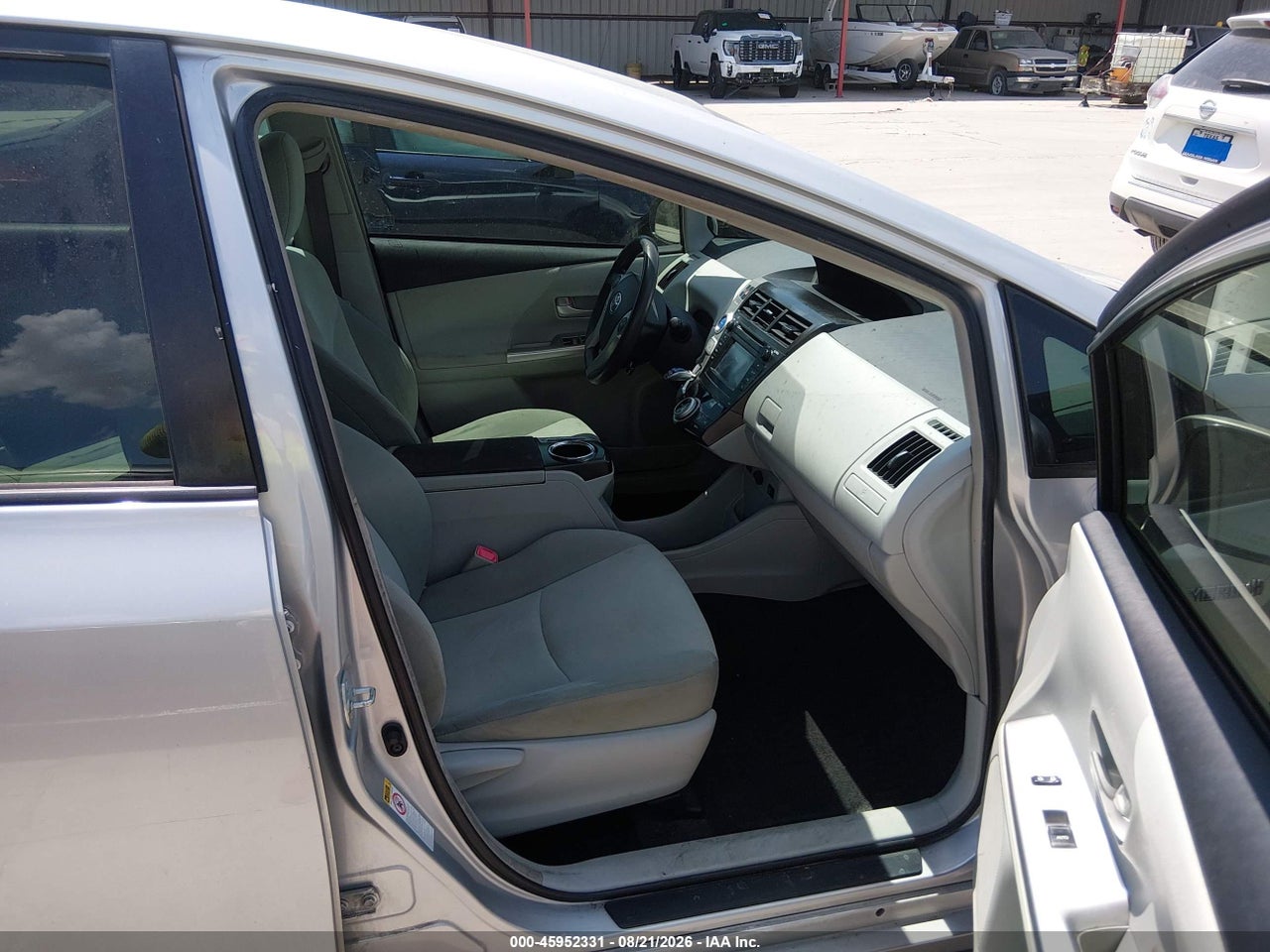 2014 TOYOTA PRIUS V TWO · 5/11