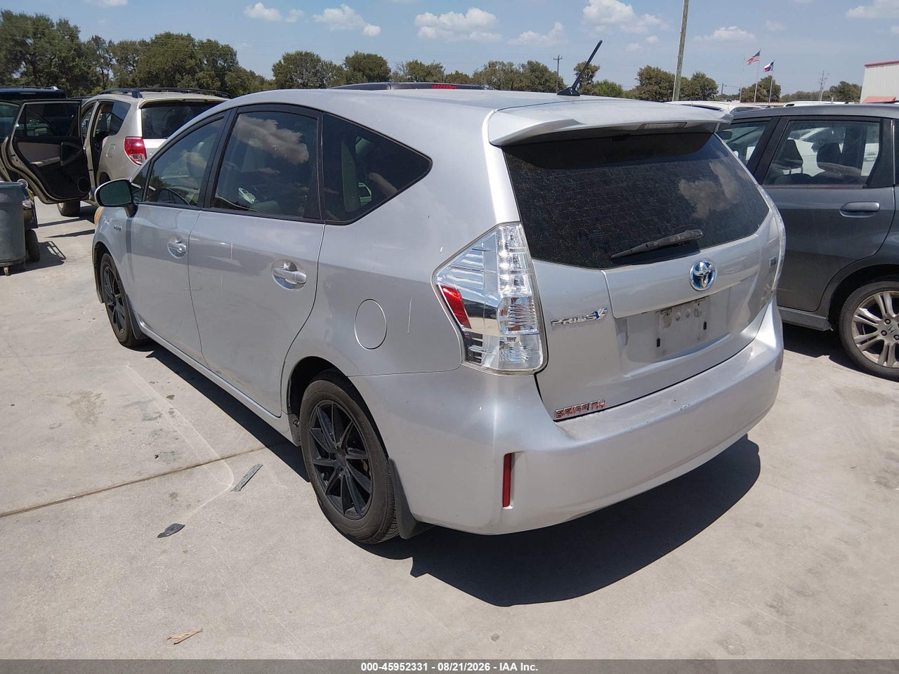 2014 TOYOTA PRIUS V TWO · 3/11