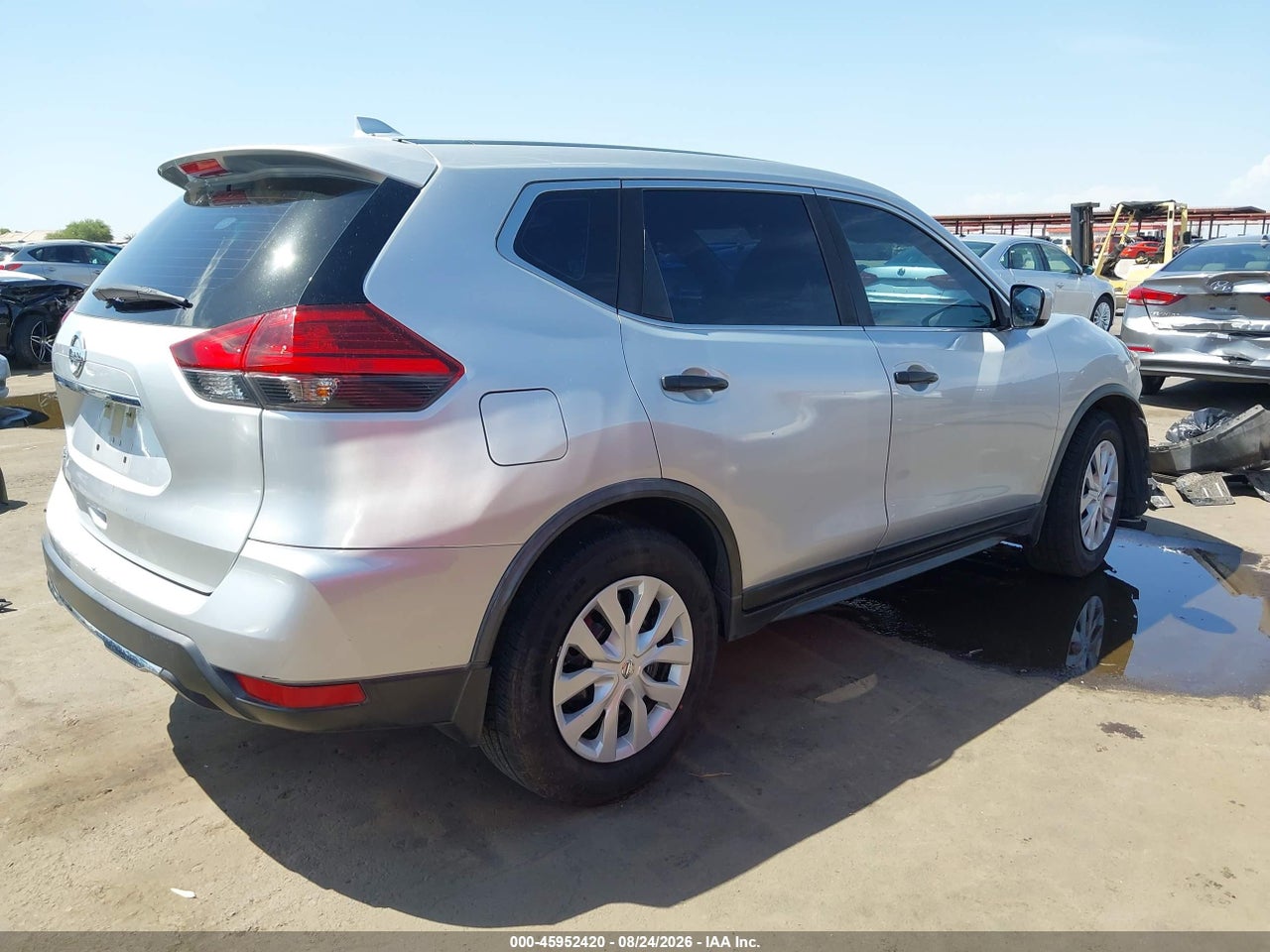 2017 NISSAN ROGUE S · 4/11