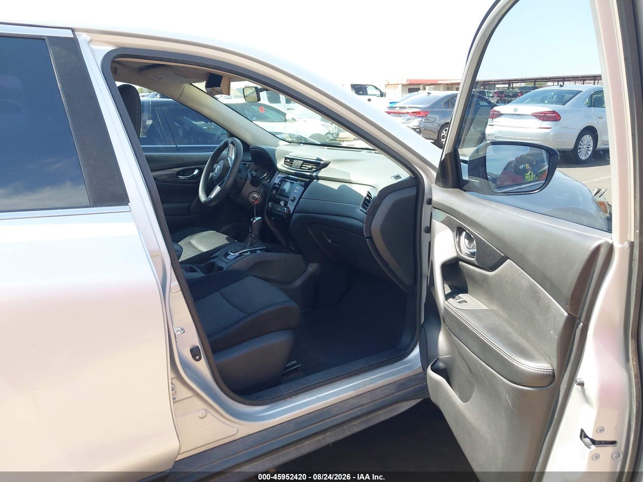 2017 NISSAN ROGUE S · 5/11