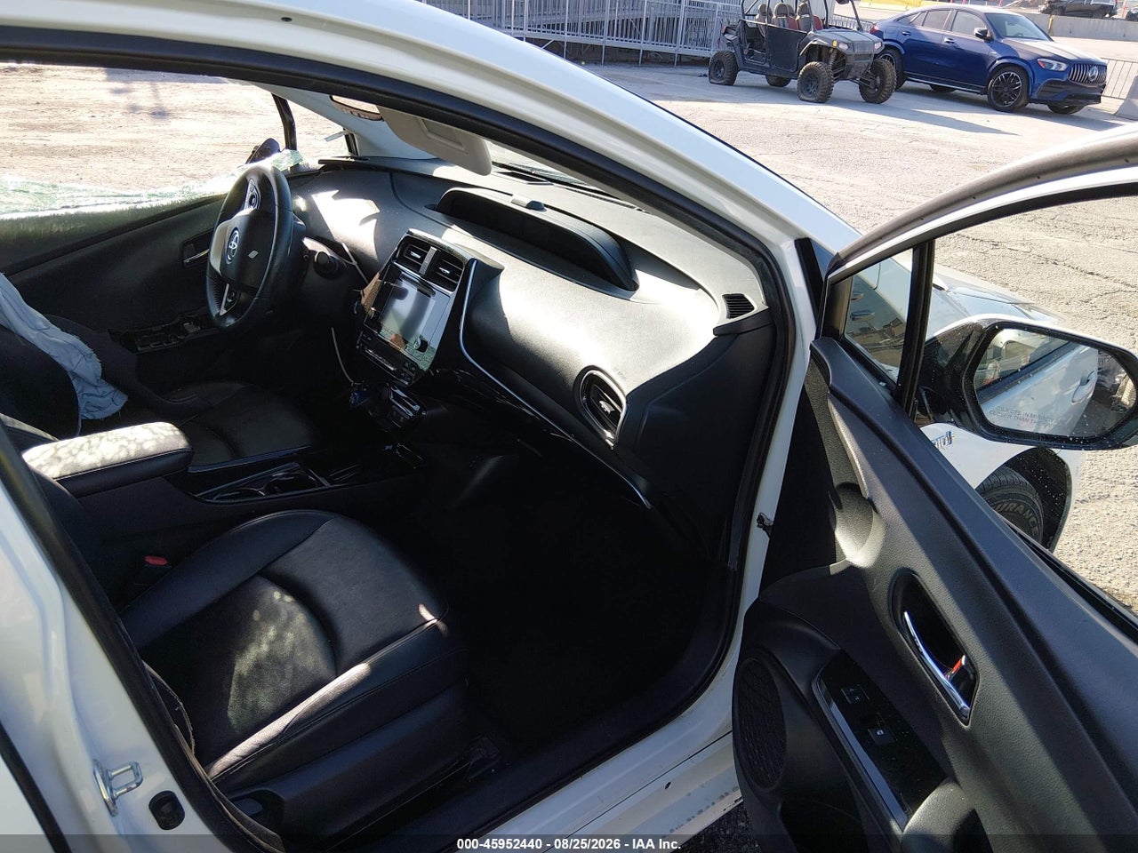 2017 TOYOTA PRIUS FOUR · 5/11