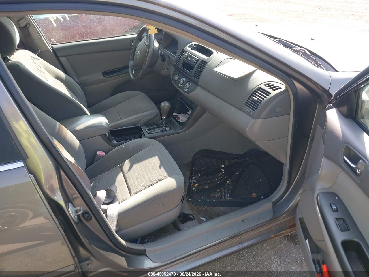 2005 TOYOTA CAMRY LE · 5/11