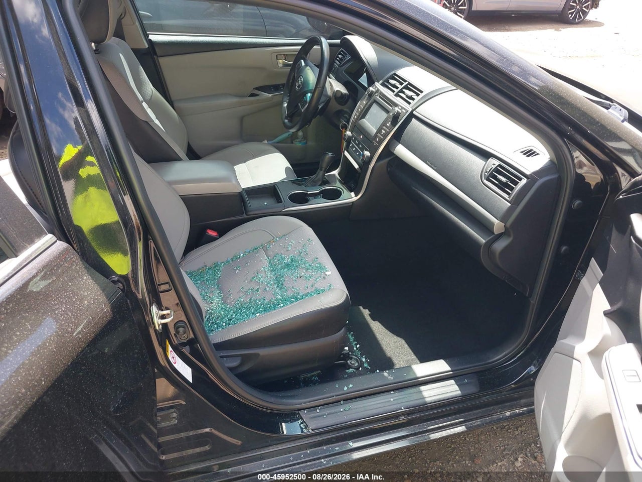 2016 TOYOTA CAMRY SE · 5/11