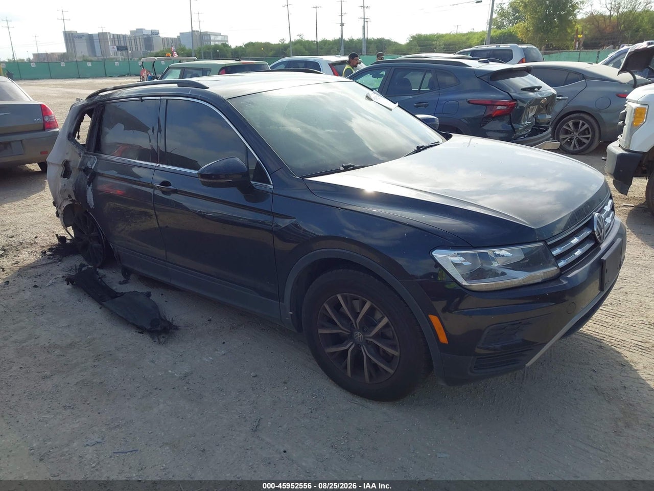 3VV3B7AX0KM****** · 2019 VOLKSWAGEN TIGUAN 2.0T SE/2.0T SEL/2.0T SEL R-LINE/2.0T SEL R-LINE BLACK