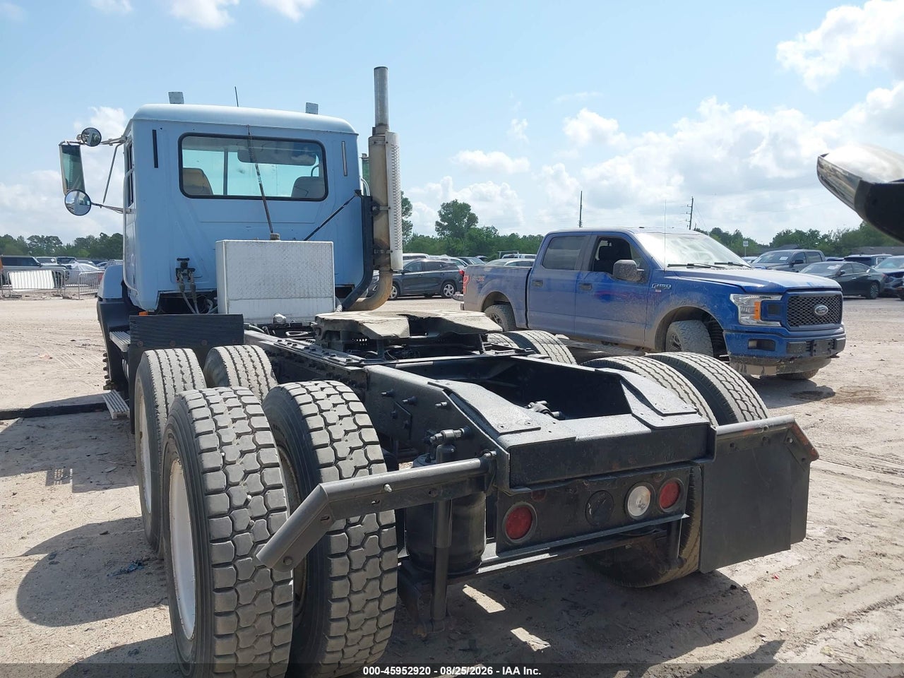 1M1AA13Y6YW****** · 2000 MACK 600 CH600 · 3/4