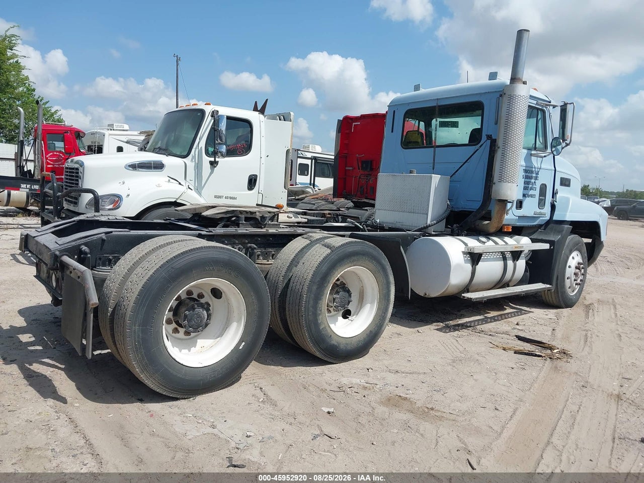 1M1AA13Y6YW****** · 2000 MACK 600 CH600 · 4/4