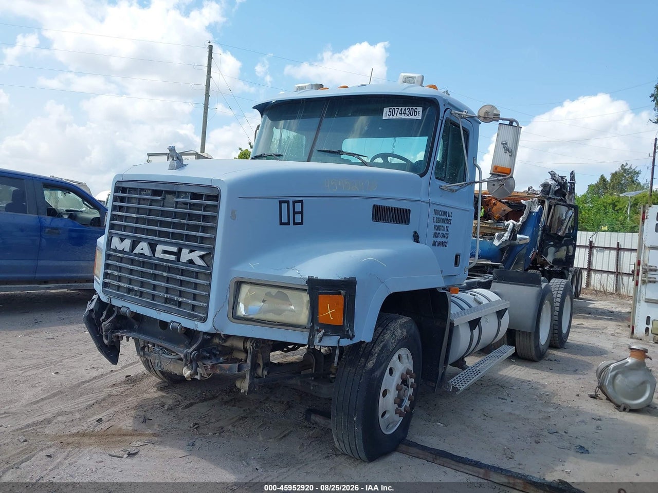 1M1AA13Y6YW****** · 2000 MACK 600 CH600 · 2/4