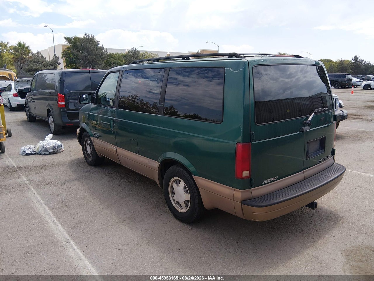 2000 CHEVROLET ASTRO · 3/10