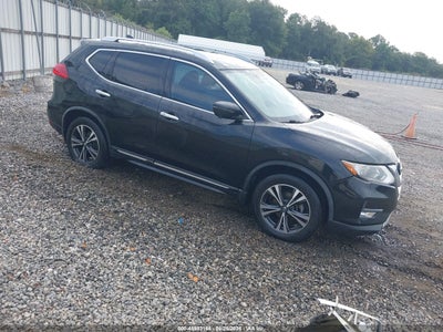 JN8AT2MT5HW****** · 2017 NISSAN ROGUE SL