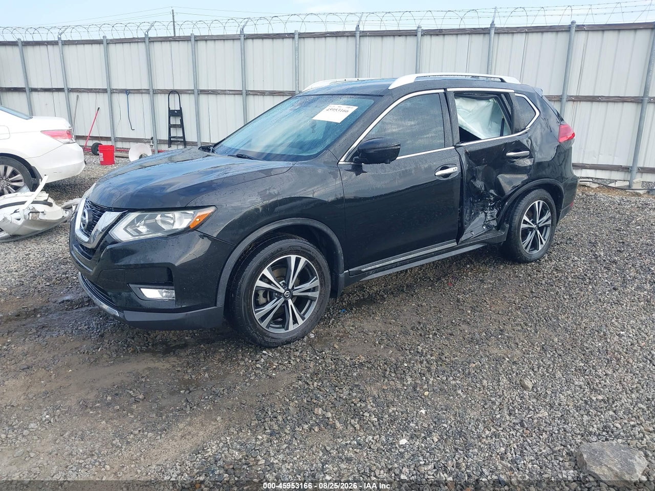 2017 NISSAN ROGUE SL · 2/11