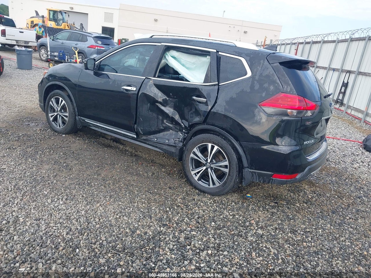 2017 NISSAN ROGUE SL · 3/11
