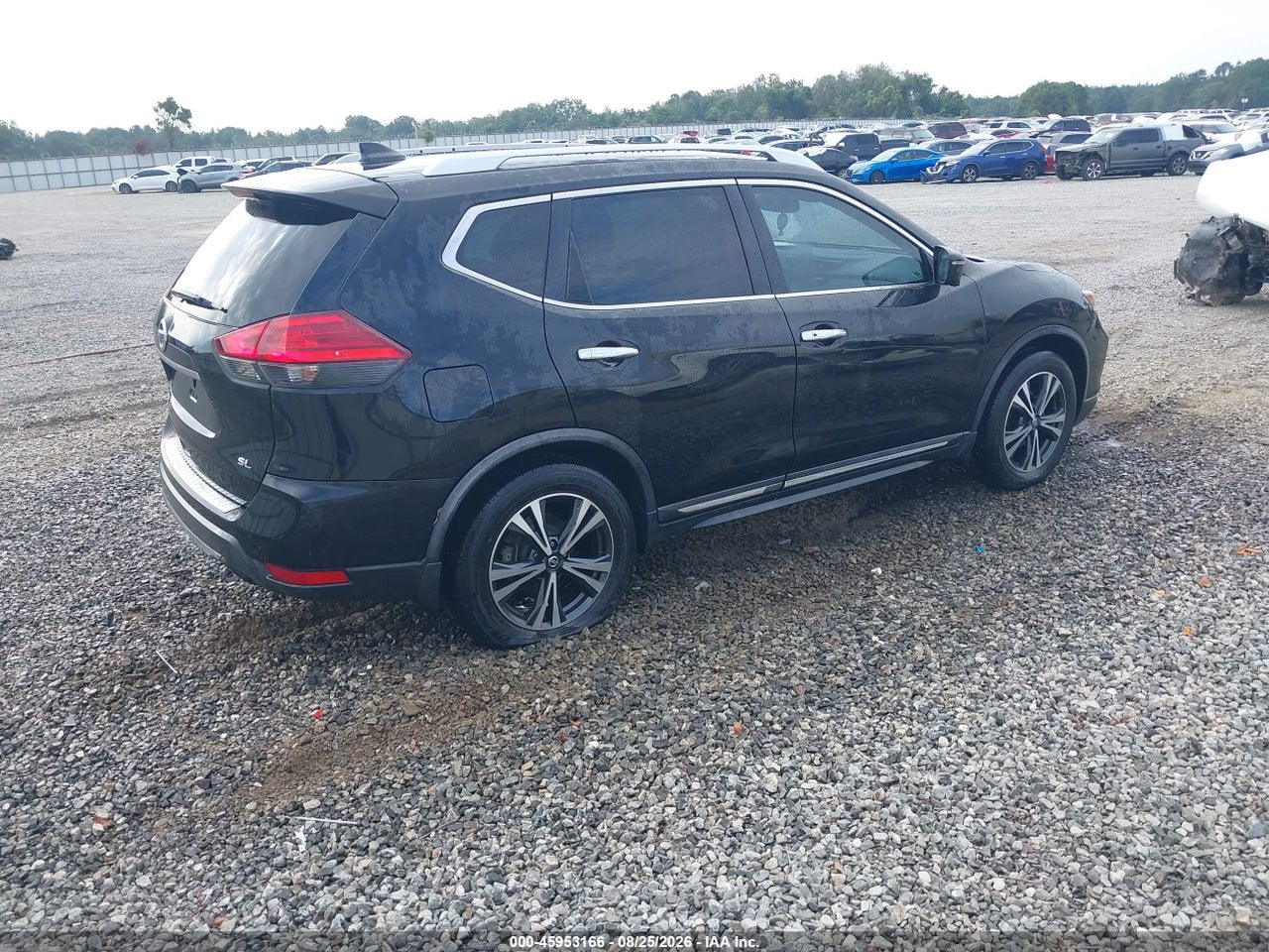 2017 NISSAN ROGUE SL · 4/11
