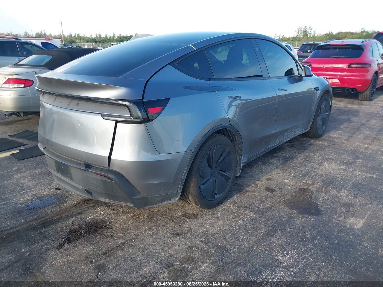 2026 TESLA MODEL Y PREMIUM/REAR-WHEEL DRIVE · 4/9