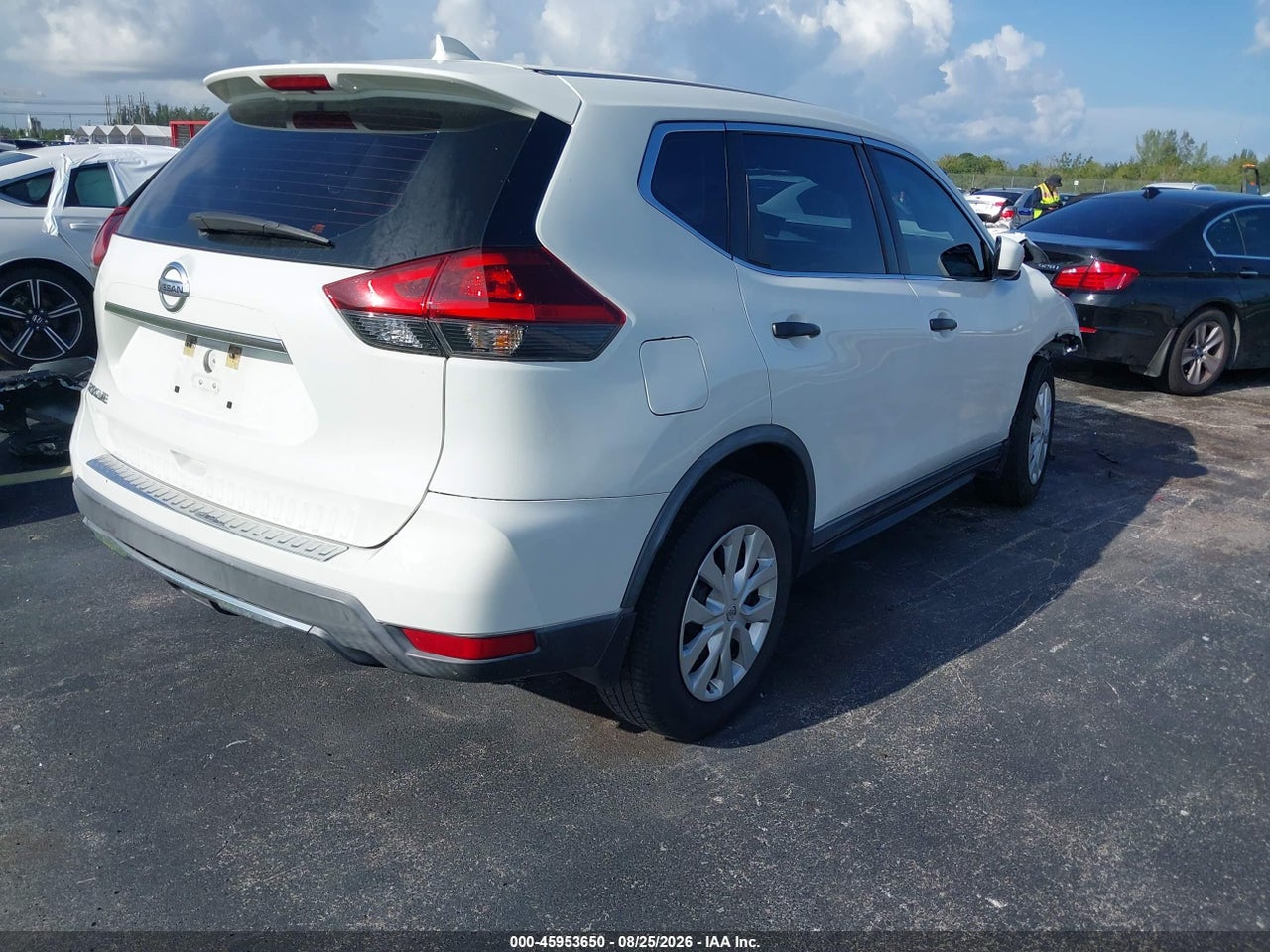 2018 NISSAN ROGUE S · 4/11