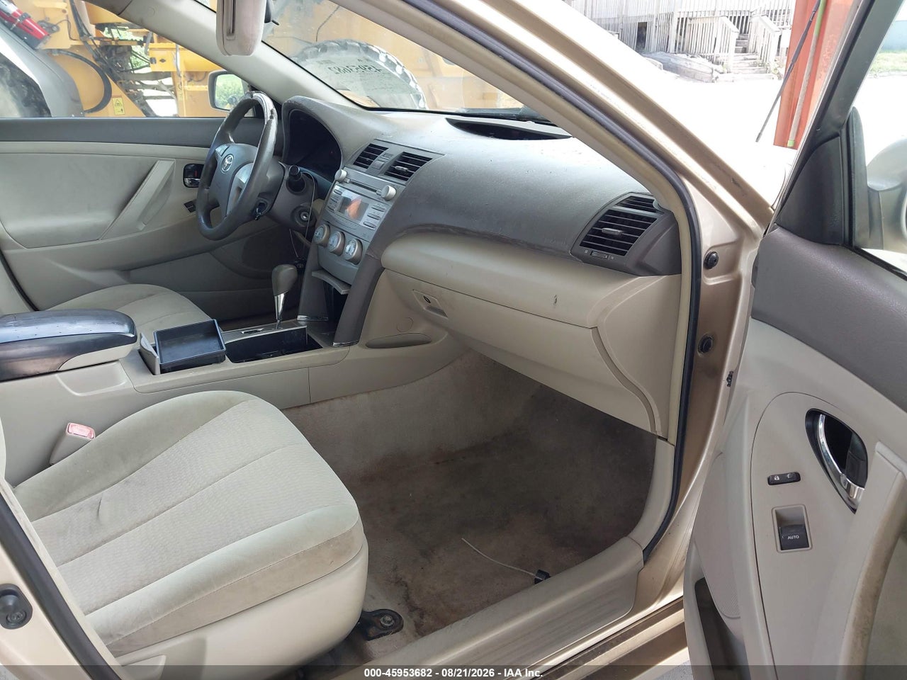 2010 TOYOTA CAMRY LE · 5/11