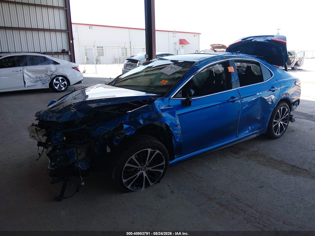 2018 TOYOTA CAMRY SE · 2/11