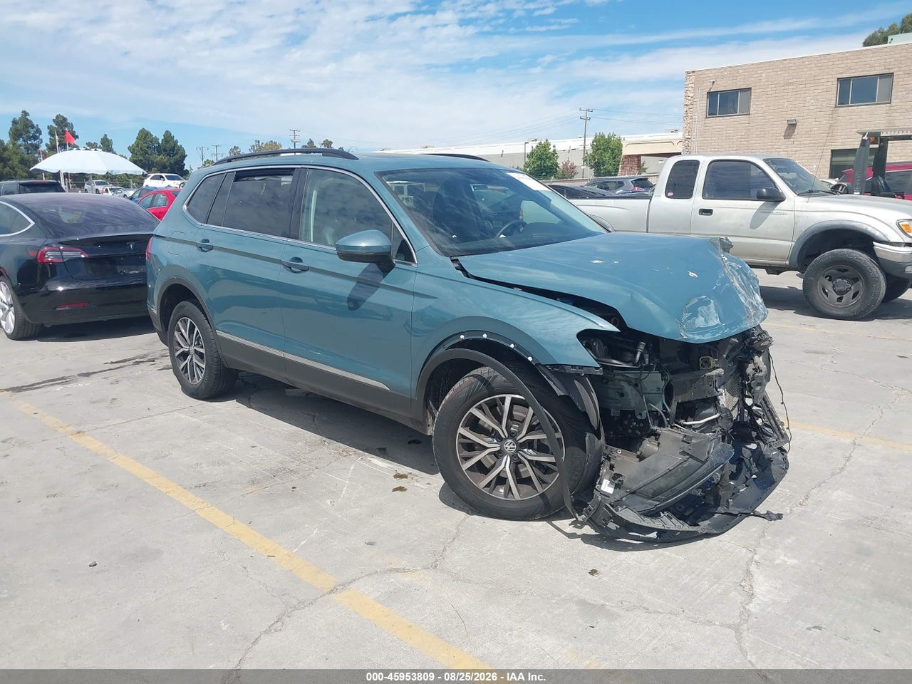 3VV3B7AX2LM****** · 2020 VOLKSWAGEN TIGUAN 2.0T SE/2.0T SE R-LINE BLACK/2.0T SEL