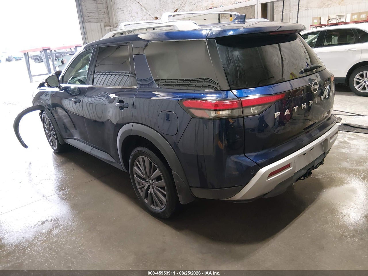 2023 NISSAN PATHFINDER SL 4WD · 3/10