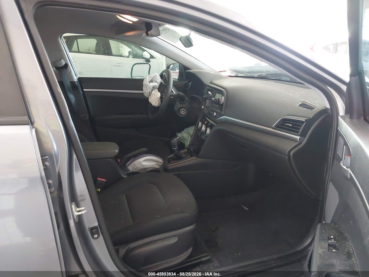 2019 HYUNDAI ELANTRA SE · 5/10