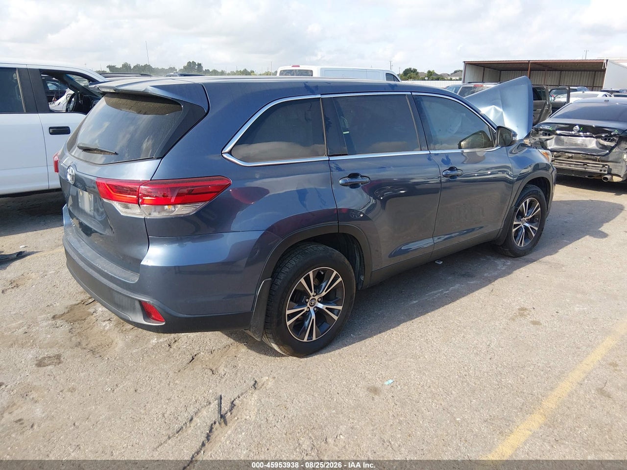 2019 TOYOTA HIGHLANDER LE · 4/6