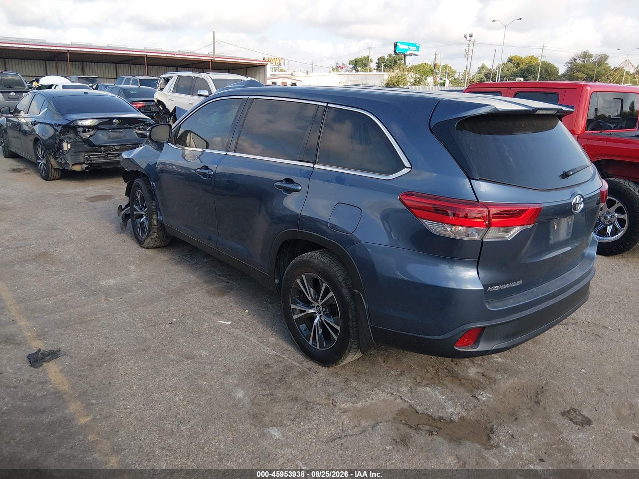 2019 TOYOTA HIGHLANDER LE · 3/6