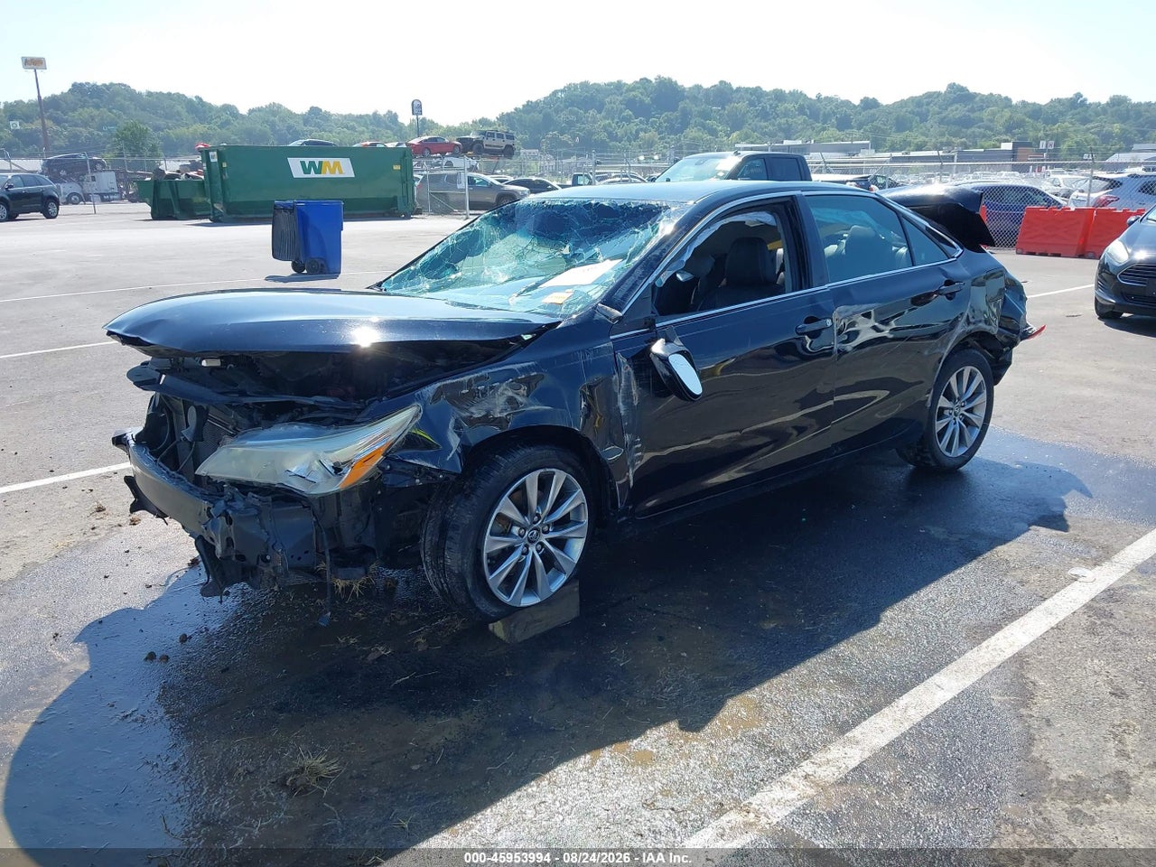 2017 TOYOTA CAMRY XLE · 2/10